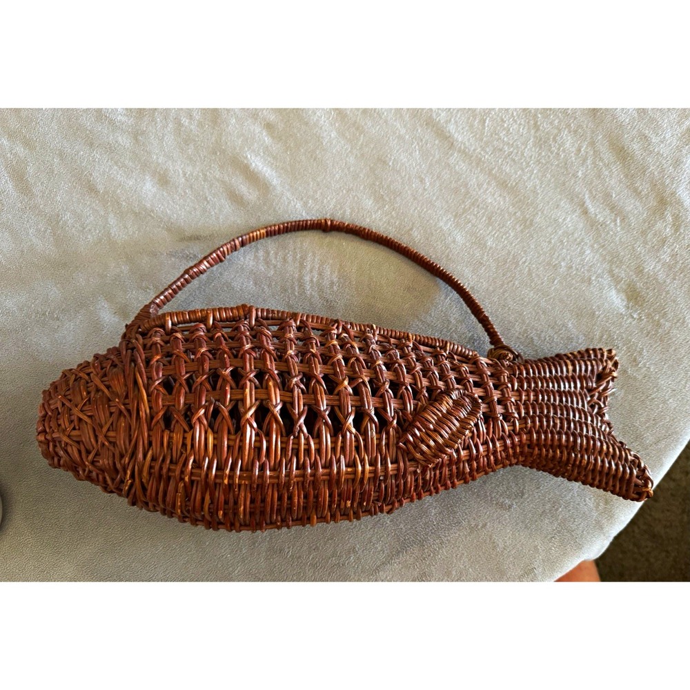 Brown Wicker Fish Shaped Decorative Basket w/ Handle, Freestanding 15 in